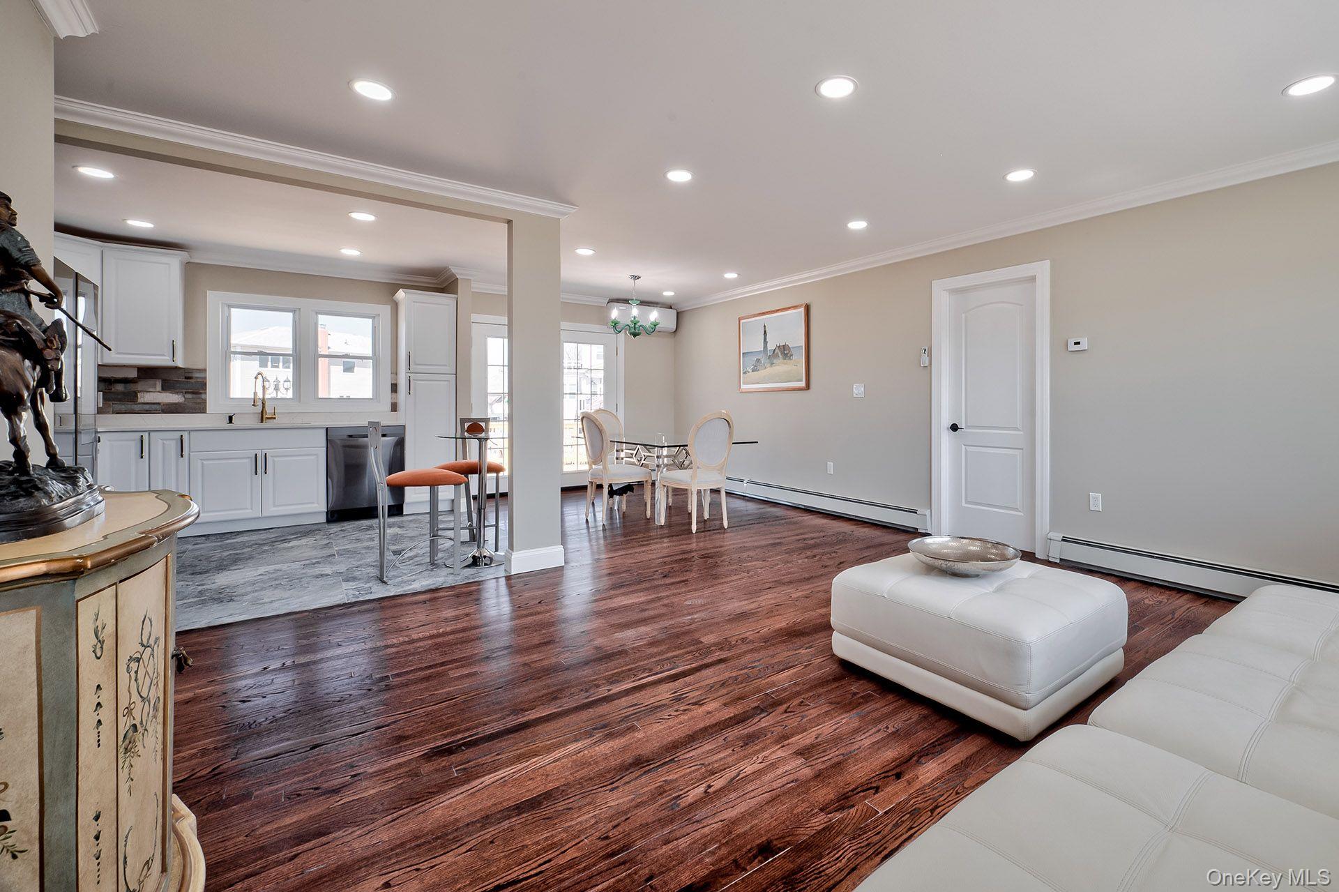 72 W Lido Promenade, Lindenhurst, NY 11757