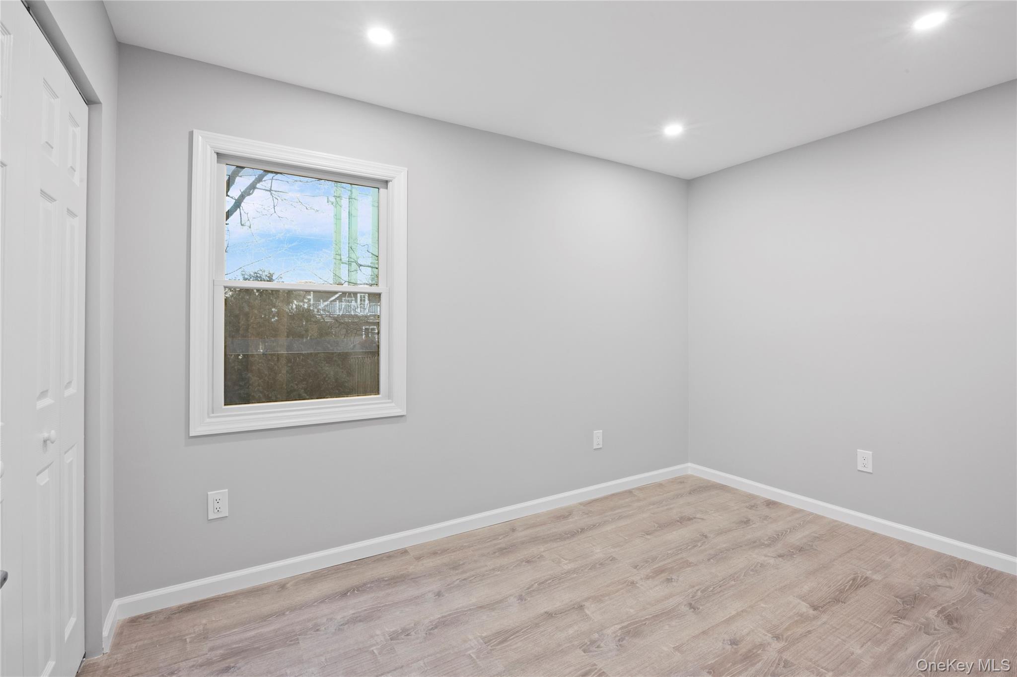 6 Grand Haven Court, Commack, NY 11725