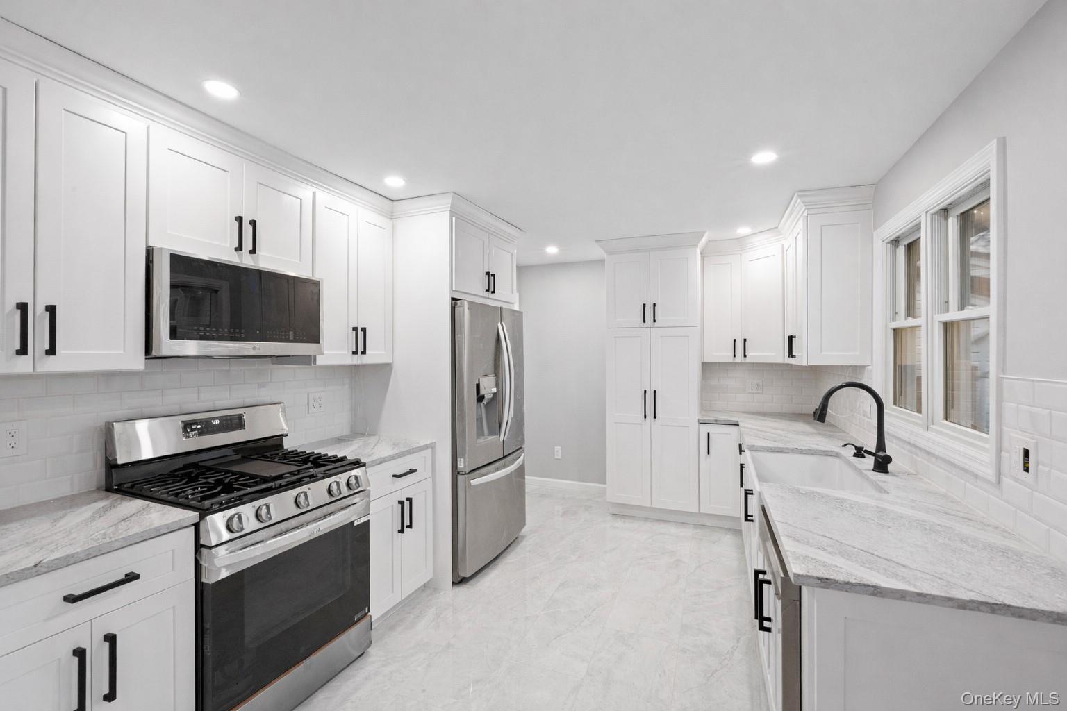 6 Grand Haven Court, Commack, NY 11725