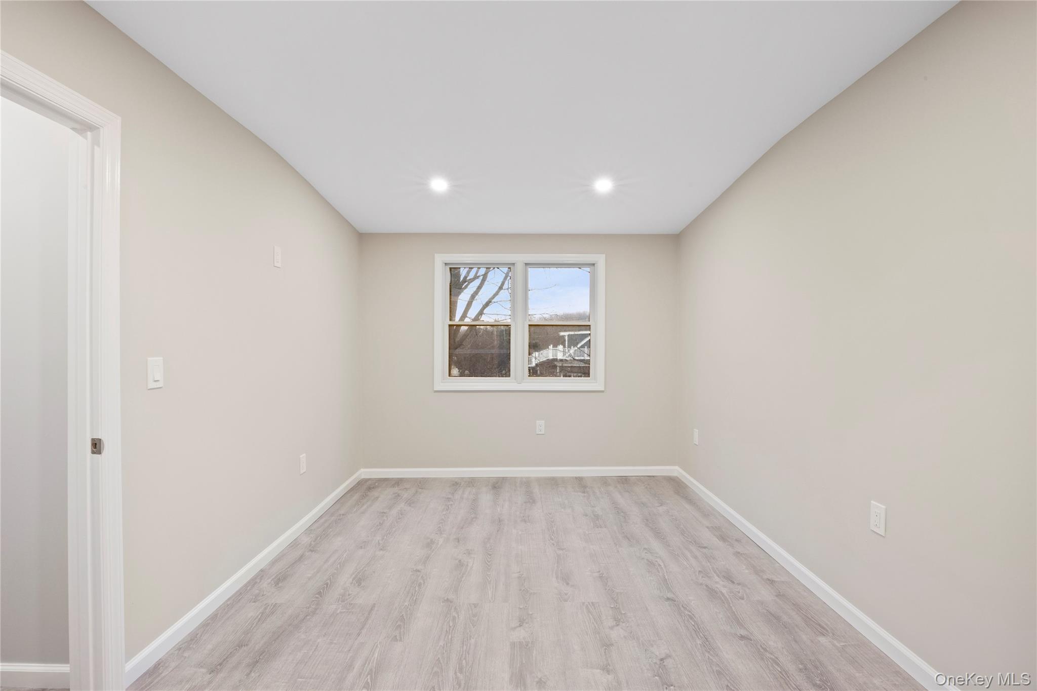 6 Grand Haven Court, Commack, NY 11725