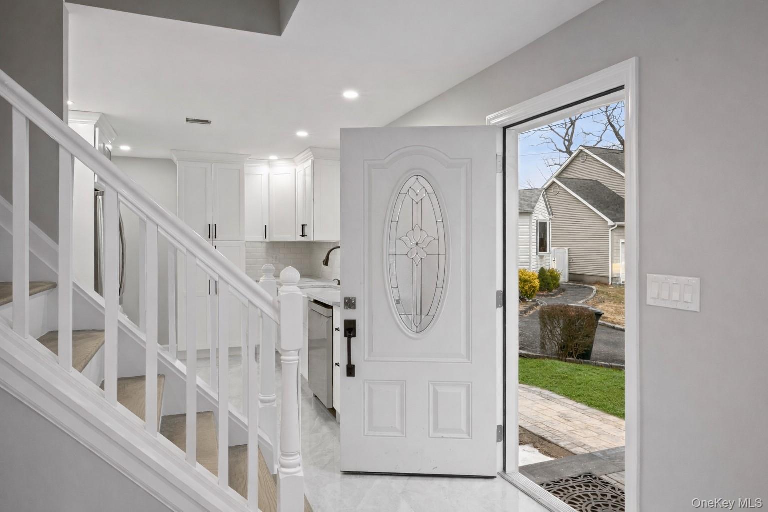 6 Grand Haven Court, Commack, NY 11725