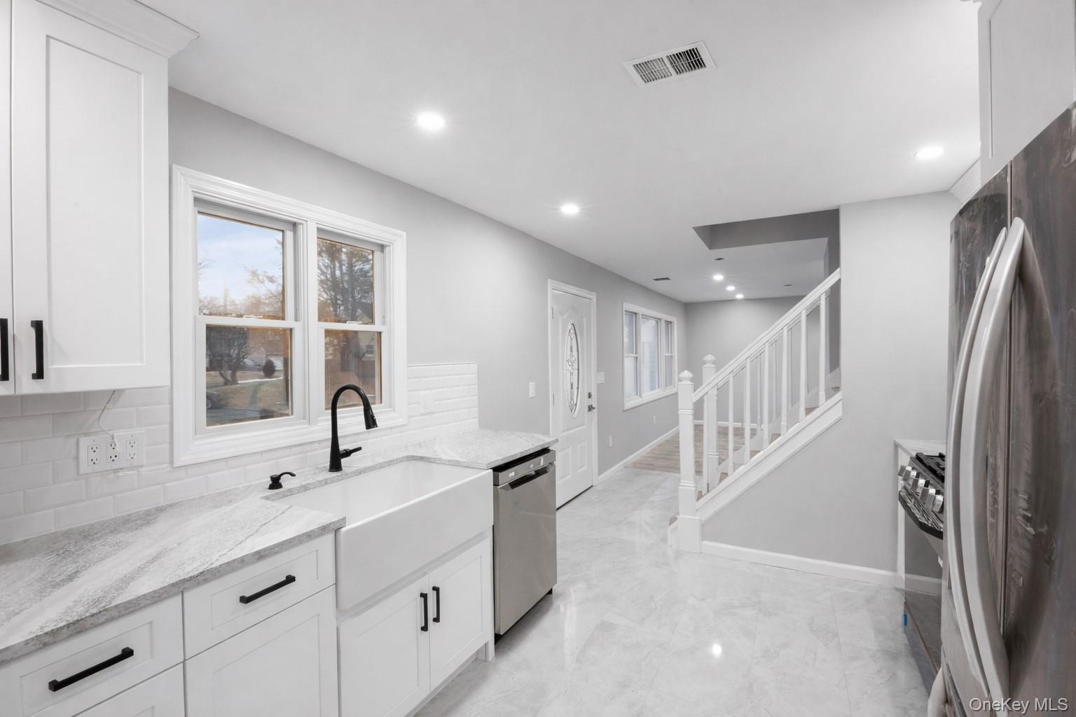 6 Grand Haven Court, Commack, NY 11725