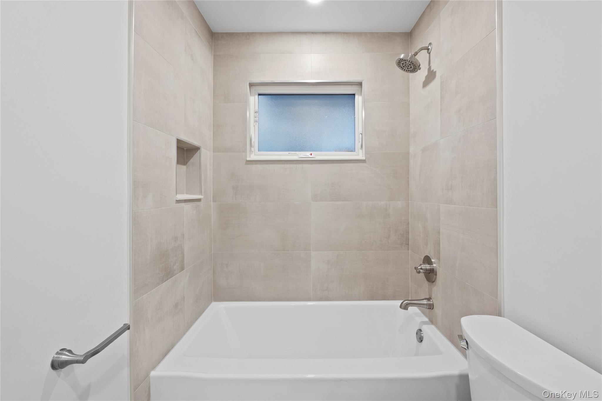 6 Grand Haven Court, Commack, NY 11725