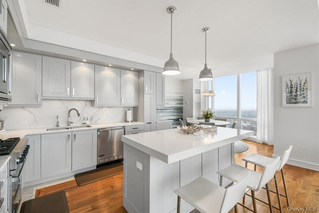 5 Renaissance Square # PH5E (36fl), White Plains, NY 10601