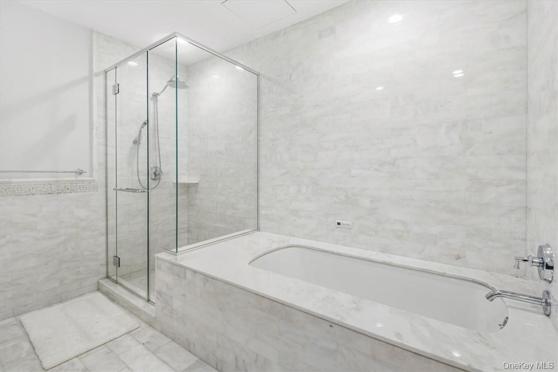 5 Renaissance Square # PH5E (36fl), White Plains, NY 10601