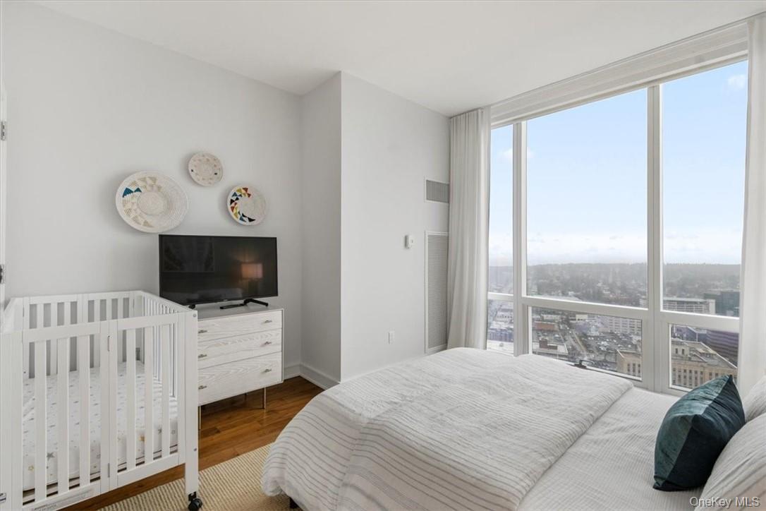 5 Renaissance Square # PH5E (36fl), White Plains, NY 10601