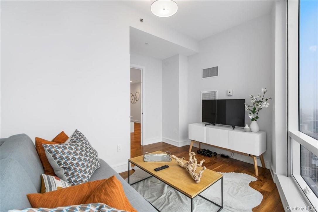 5 Renaissance Square # PH5E (36fl), White Plains, NY 10601