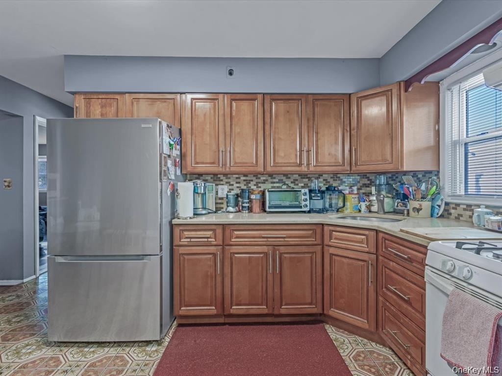 206 Hunnewell Avenue, Elmont, NY 11003