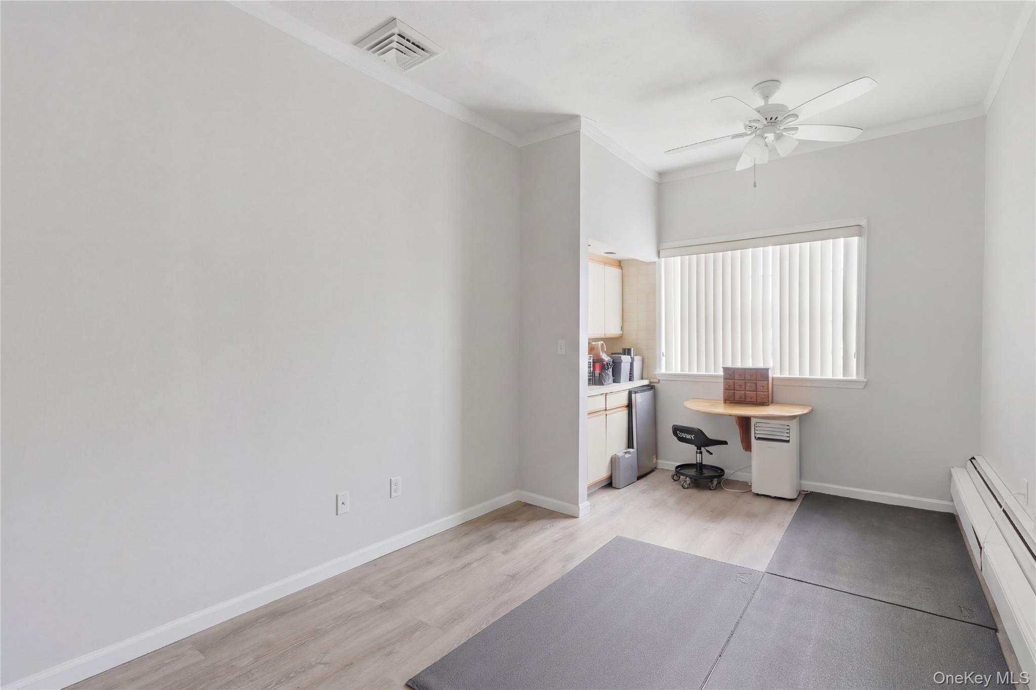 9 Lyons Avenue, Farmingdale, NY 11735