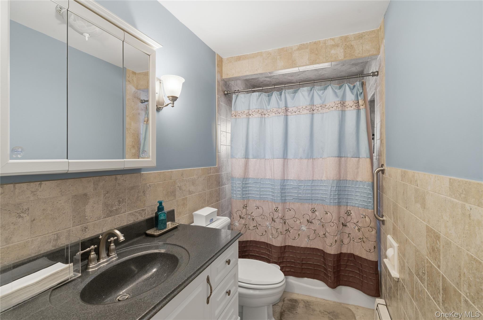 9 Lyons Avenue, Farmingdale, NY 11735