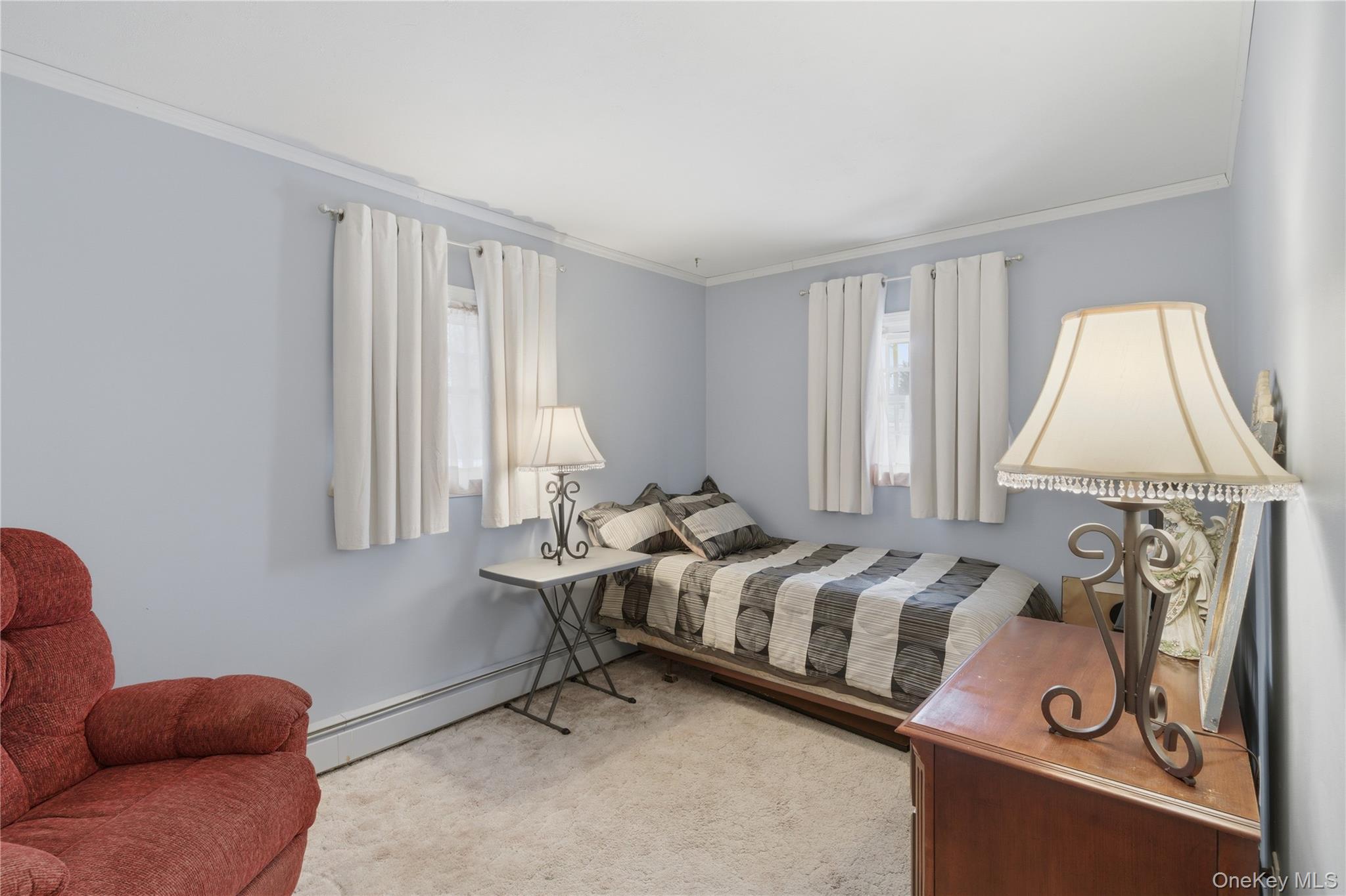 9 Lyons Avenue, Farmingdale, NY 11735