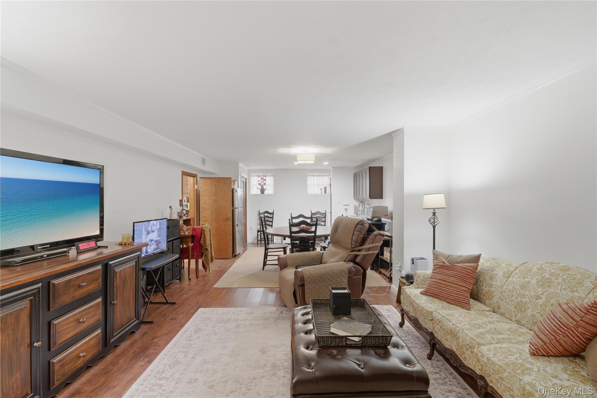 9 Lyons Avenue, Farmingdale, NY 11735