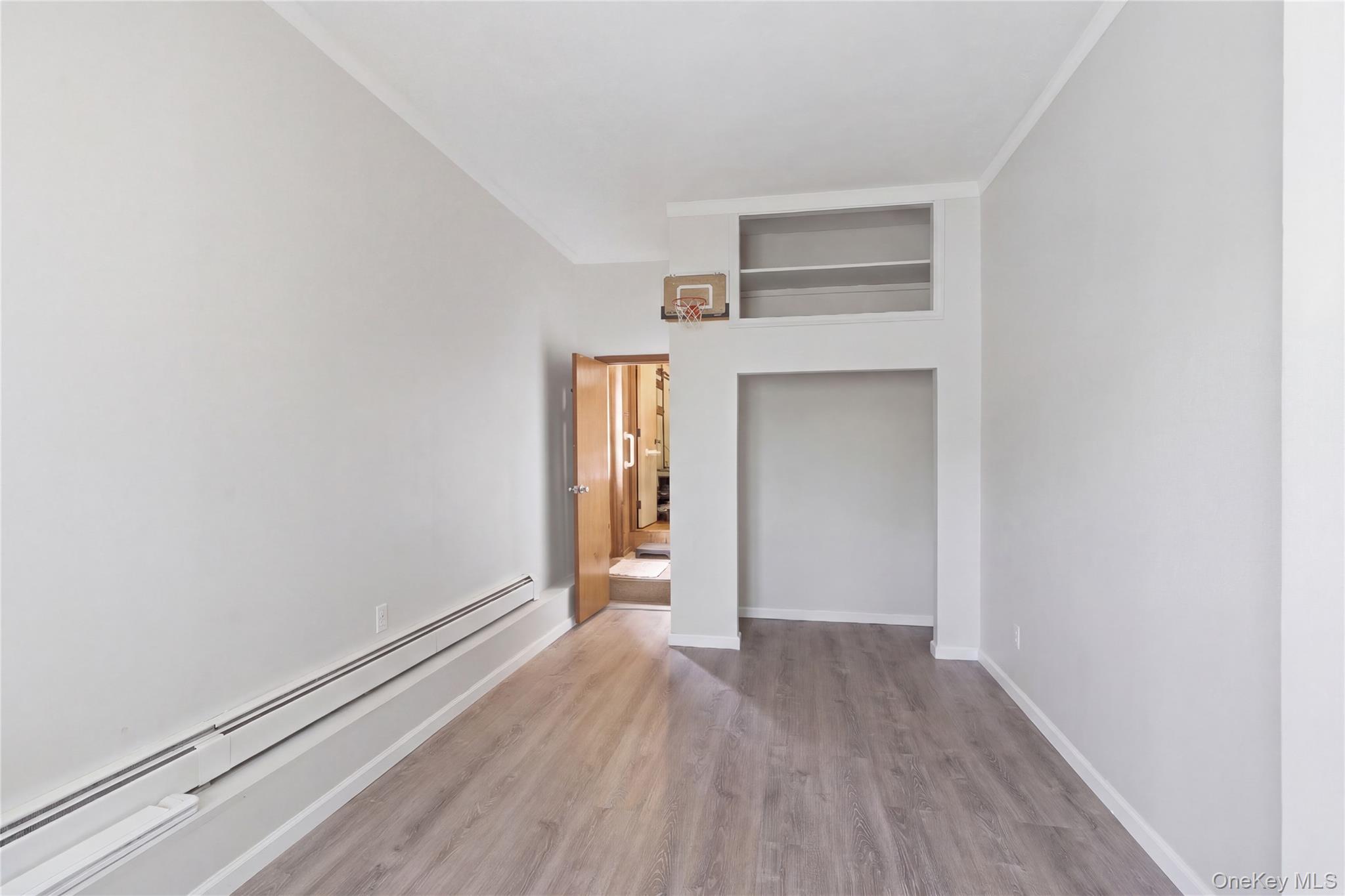 9 Lyons Avenue, Farmingdale, NY 11735