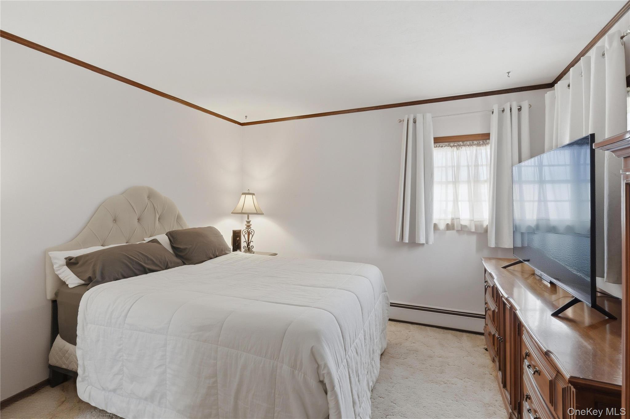 9 Lyons Avenue, Farmingdale, NY 11735