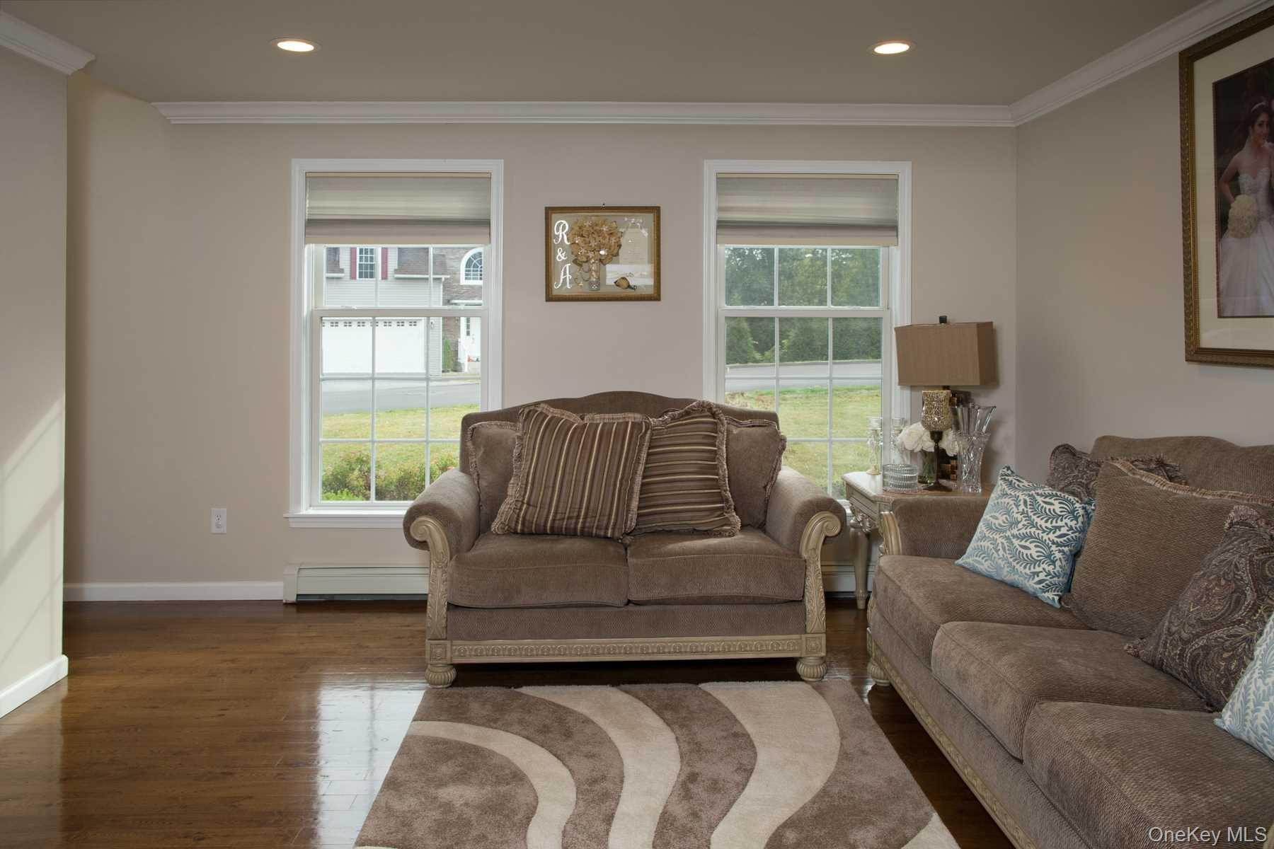 6 Jamil Court, Poughkeepsie, NY 12603