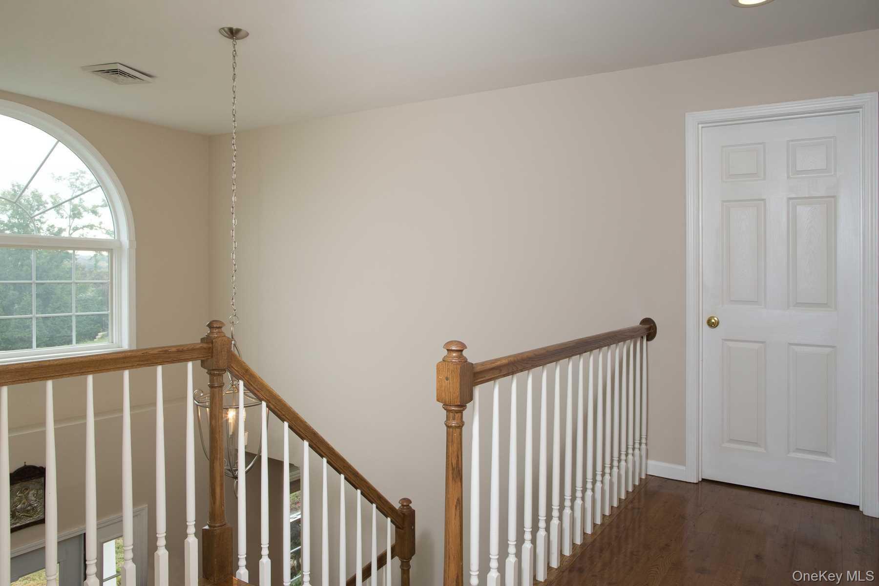 6 Jamil Court, Poughkeepsie, NY 12603