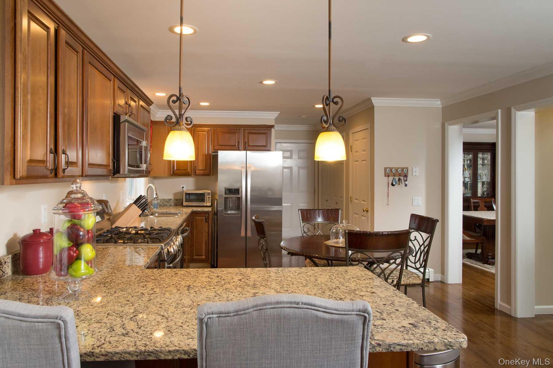 6 Jamil Court, Poughkeepsie, NY 12603