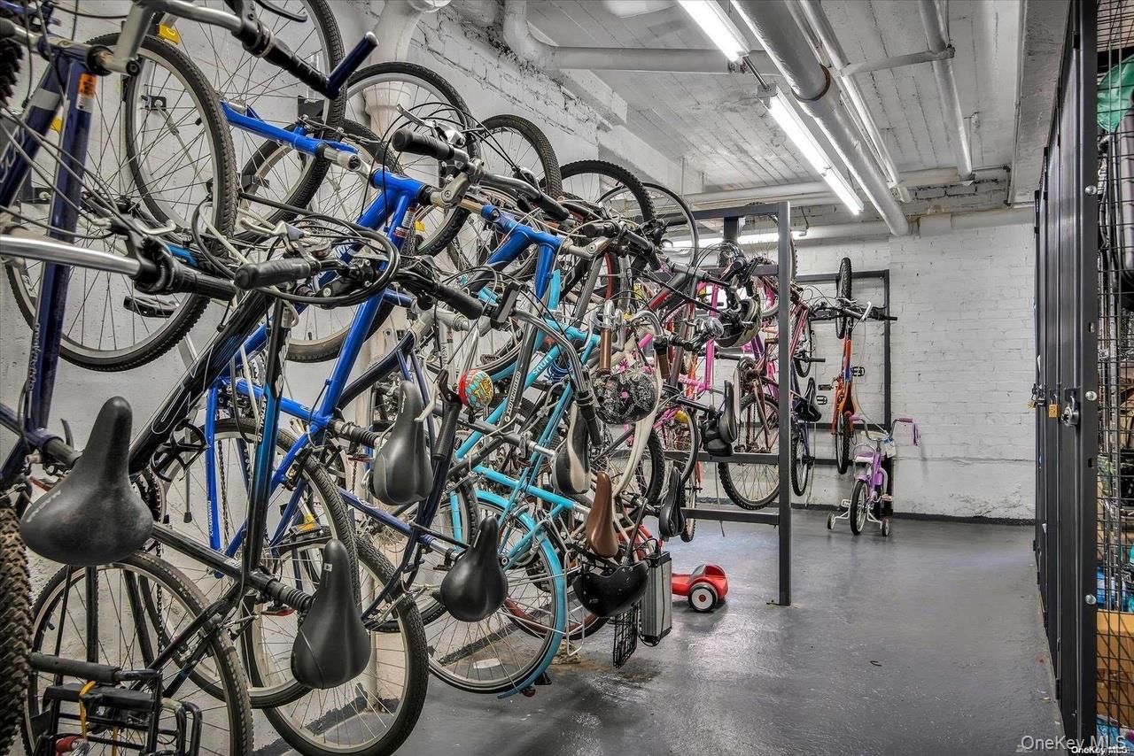 34-20 78TH # 4J, Jackson Heights, NY 11372