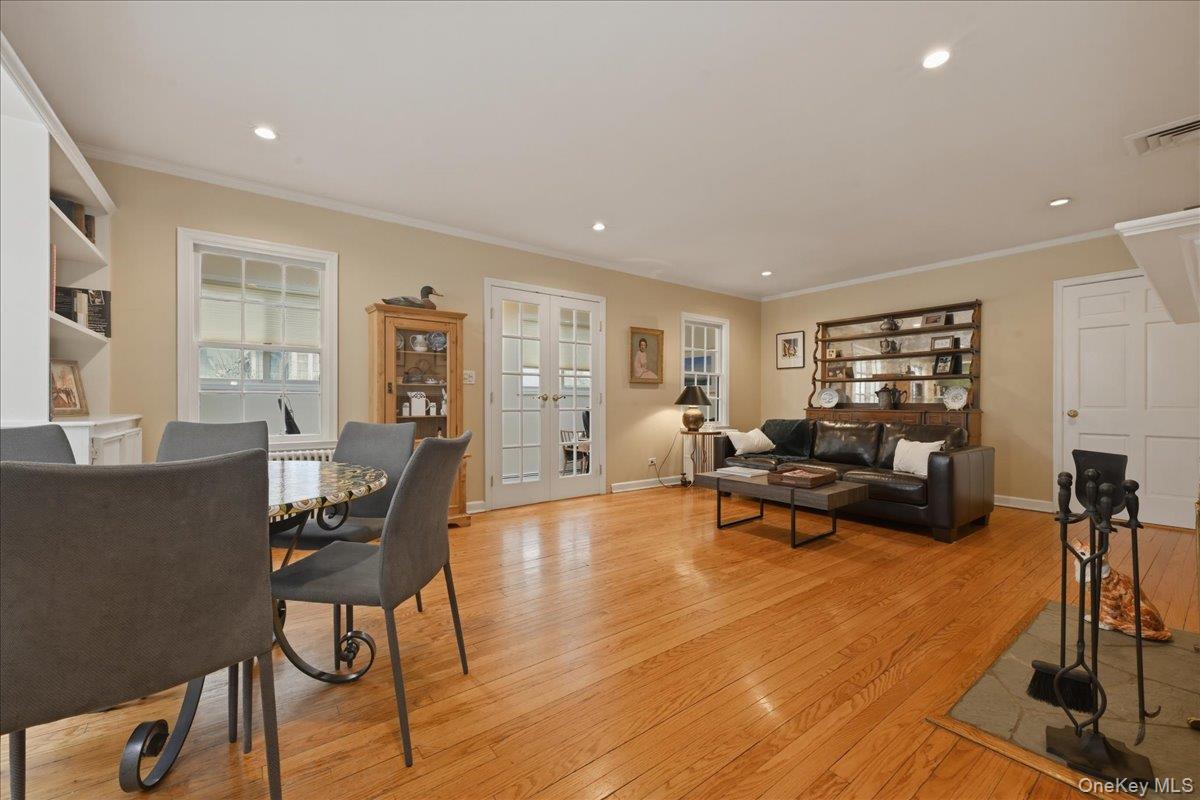 163 Elm Street, Roslyn Heights, NY 11577