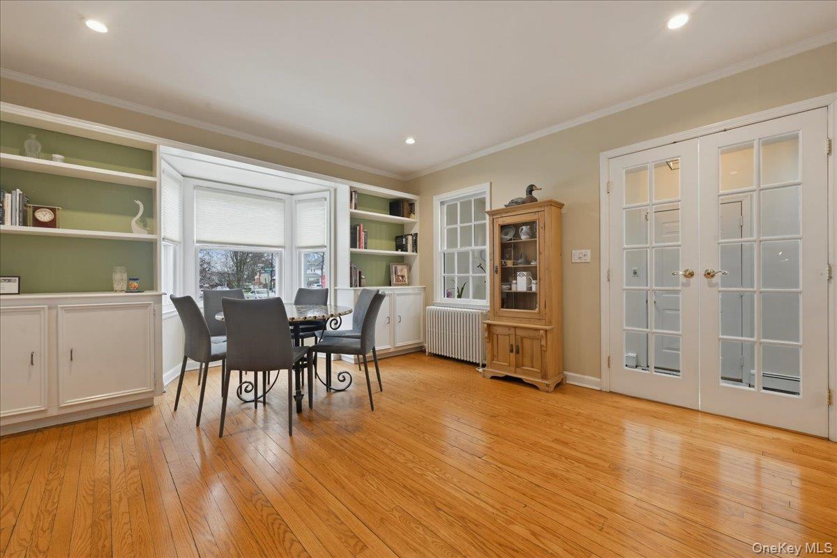 163 Elm Street, Roslyn Heights, NY 11577