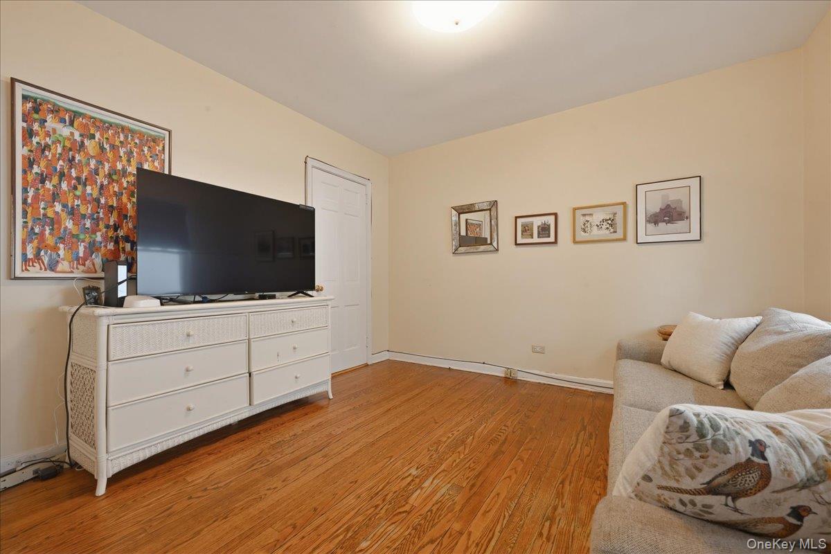 163 Elm Street, Roslyn Heights, NY 11577