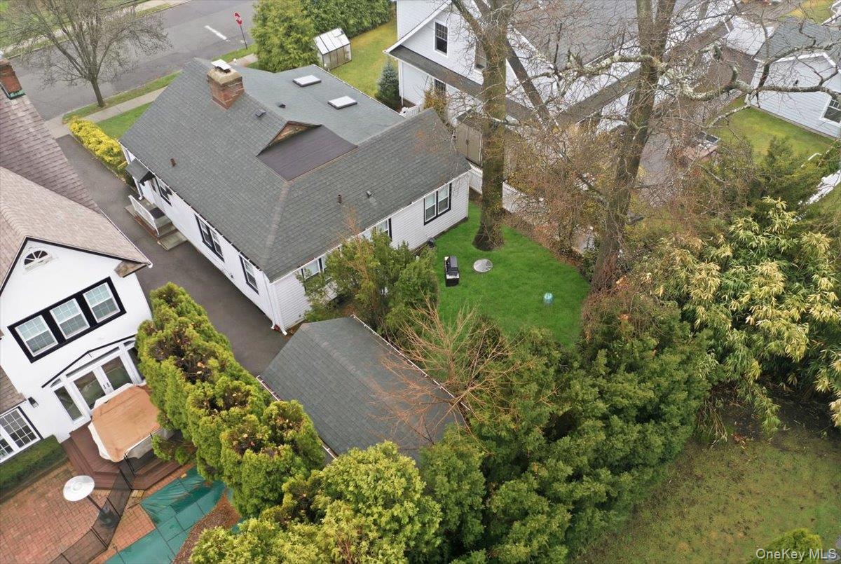 163 Elm Street, Roslyn Heights, NY 11577