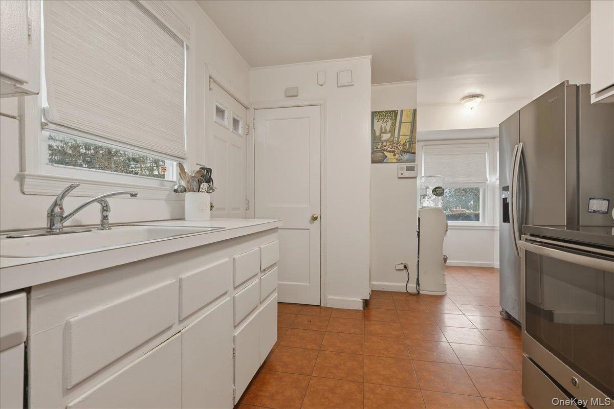 163 Elm Street, Roslyn Heights, NY 11577