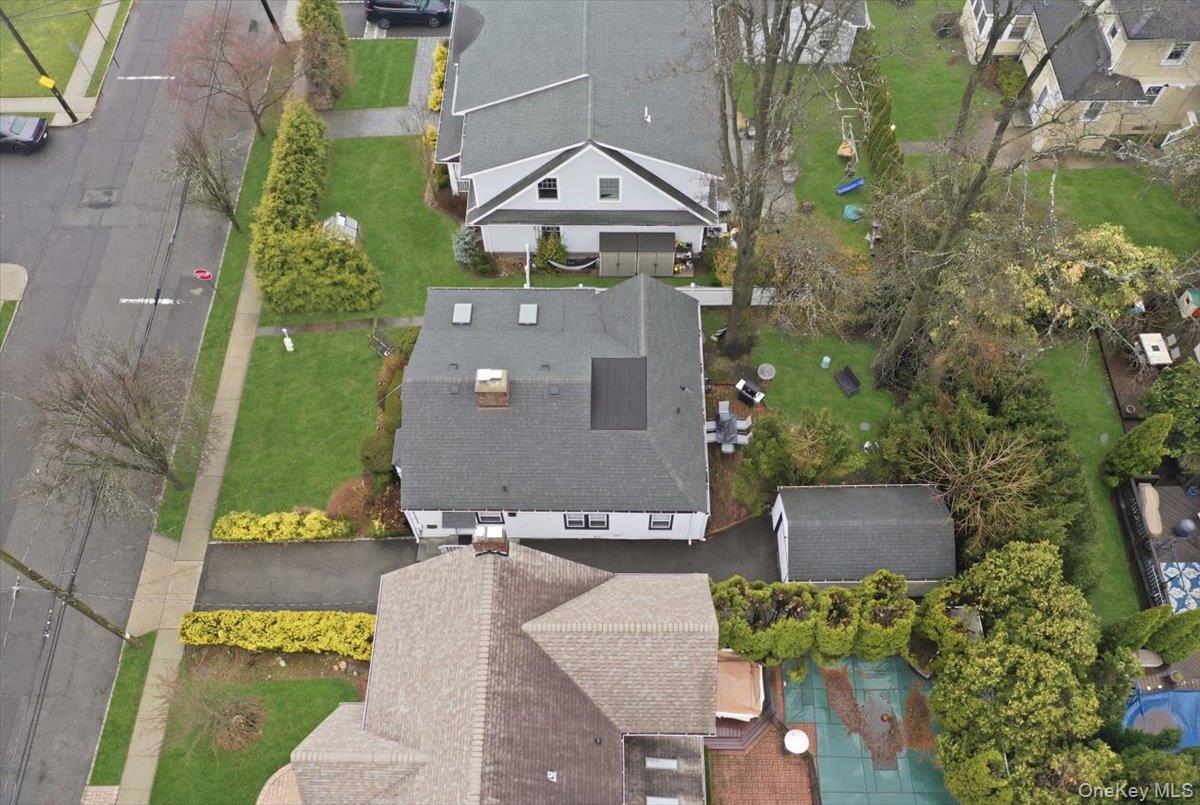 163 Elm Street, Roslyn Heights, NY 11577