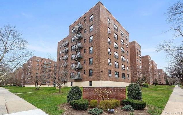 73-11 Bell Boulevard # 2C, Oakland Gardens, NY 11364
