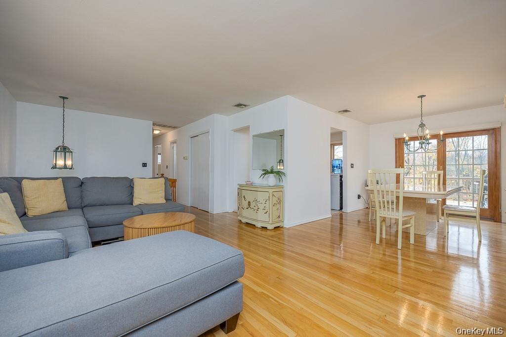 8 Durant Road, New City, NY 10956