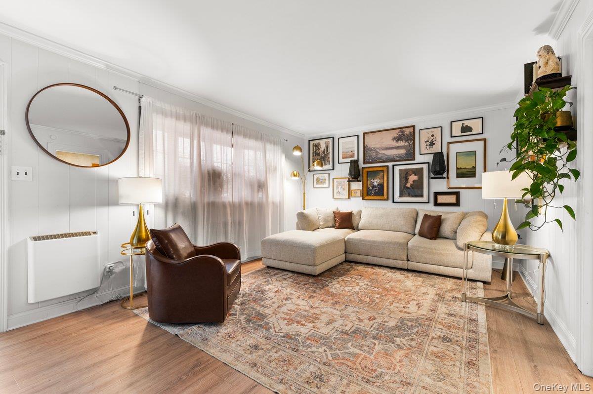 22 Greenway Circle, Syosset, NY 11791