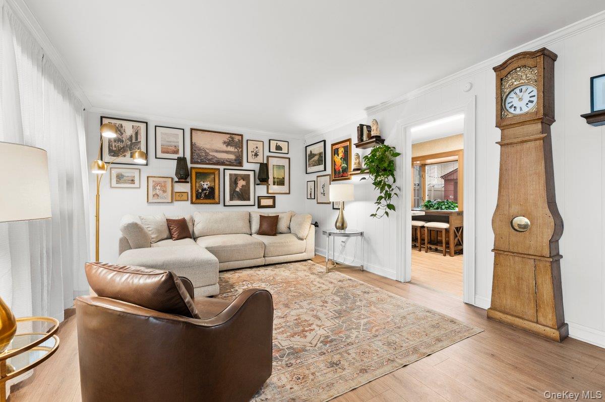 22 Greenway Circle, Syosset, NY 11791