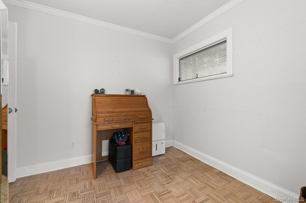 22 Greenway Circle, Syosset, NY 11791