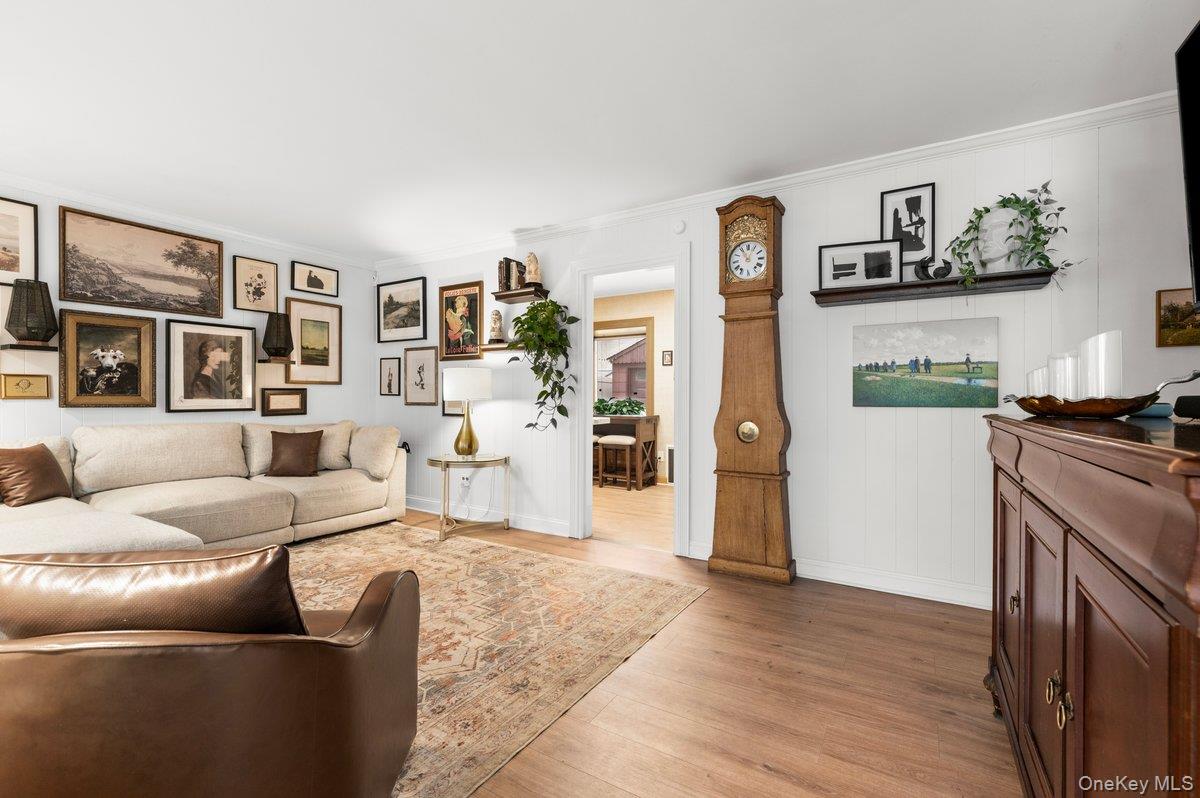 22 Greenway Circle, Syosset, NY 11791