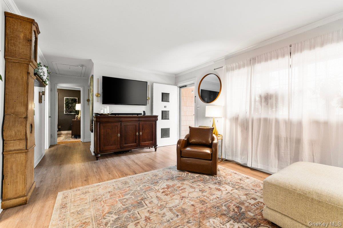 22 Greenway Circle, Syosset, NY 11791