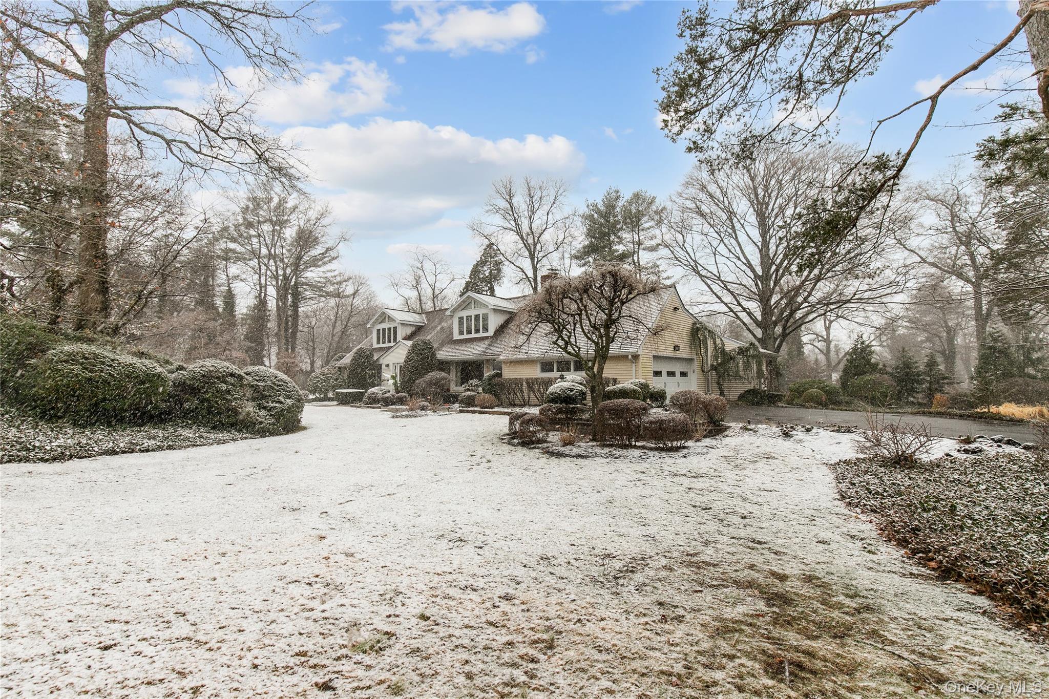 1 The Brae, Woodbury, NY 11797