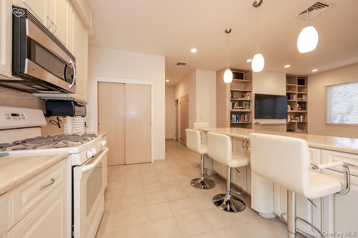 40 Cayuga Avenue, Atlantic Beach, NY 11509