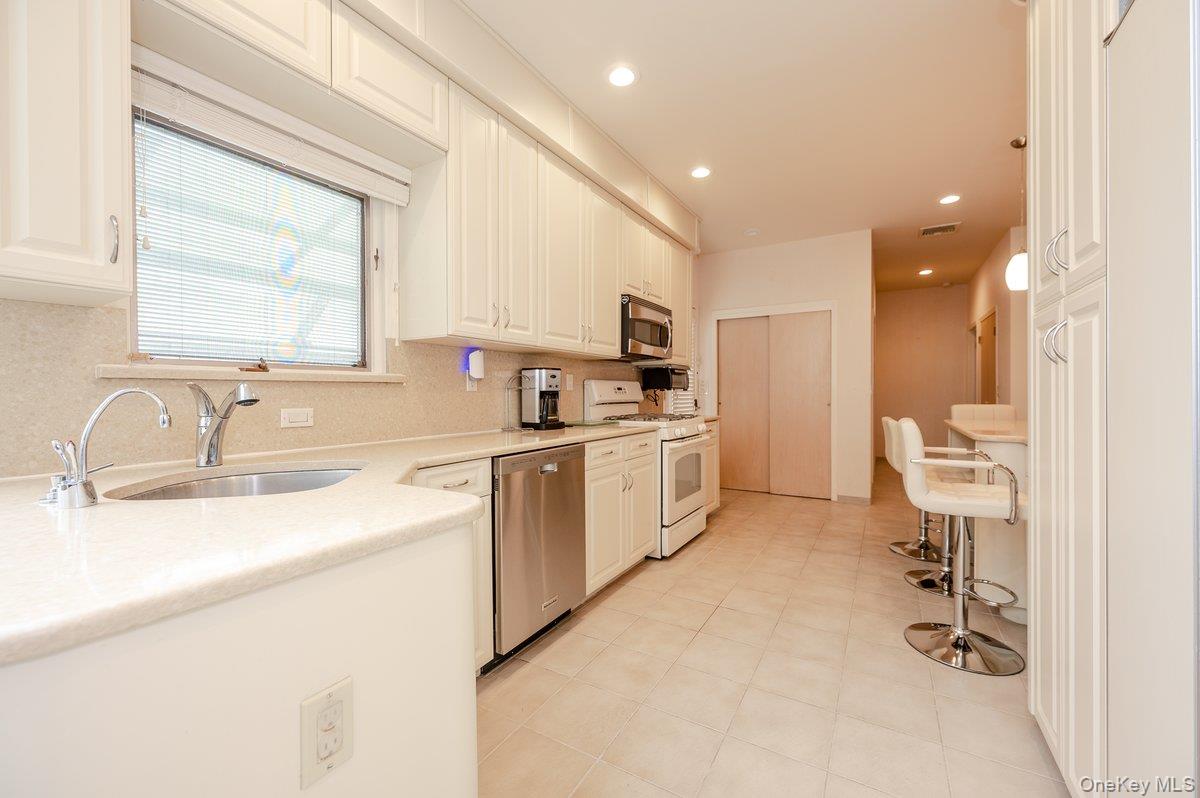 40 Cayuga Avenue, Atlantic Beach, NY 11509