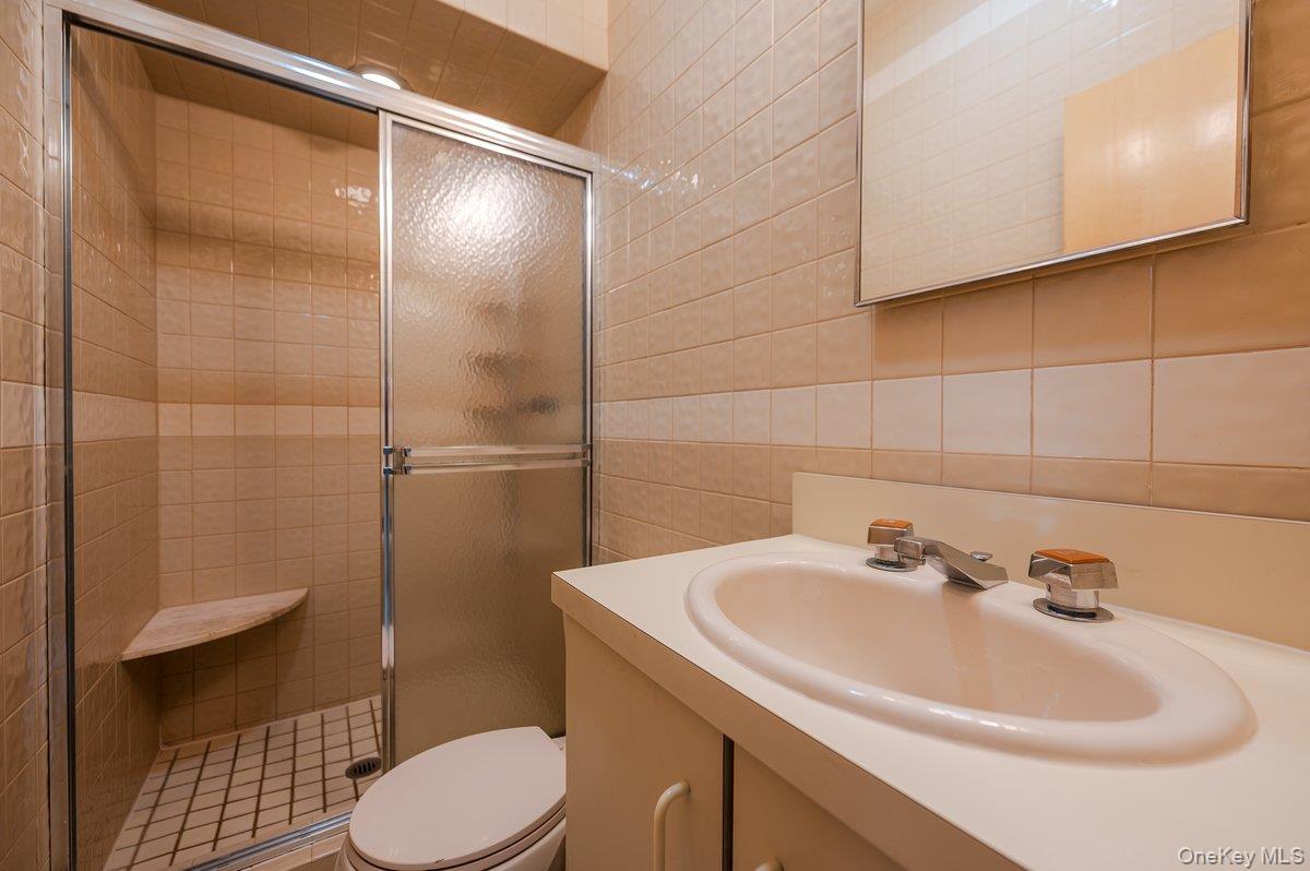 40 Cayuga Avenue, Atlantic Beach, NY 11509