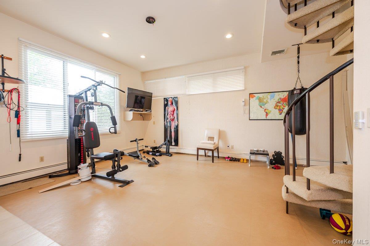 40 Cayuga Avenue, Atlantic Beach, NY 11509