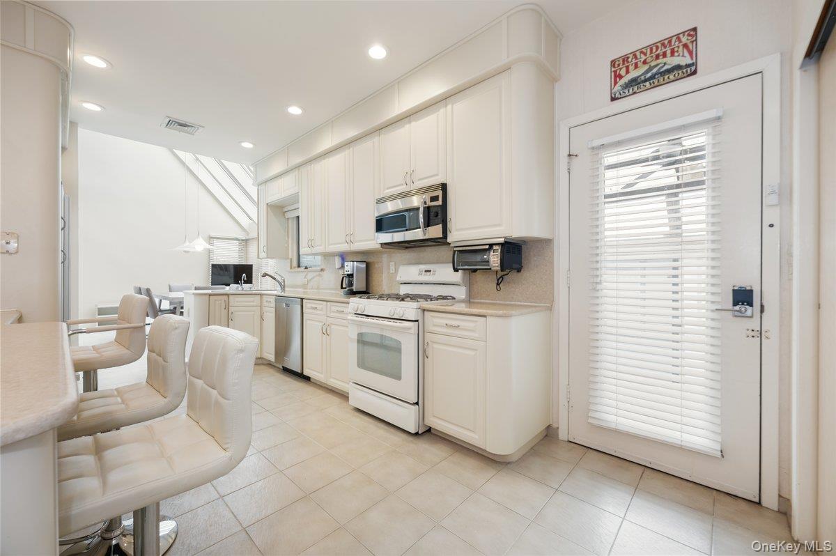 40 Cayuga Avenue, Atlantic Beach, NY 11509