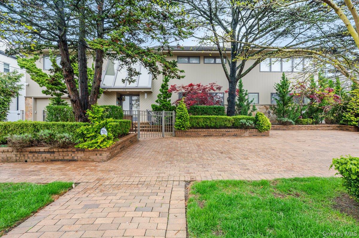 40 Cayuga Avenue, Atlantic Beach, NY 11509