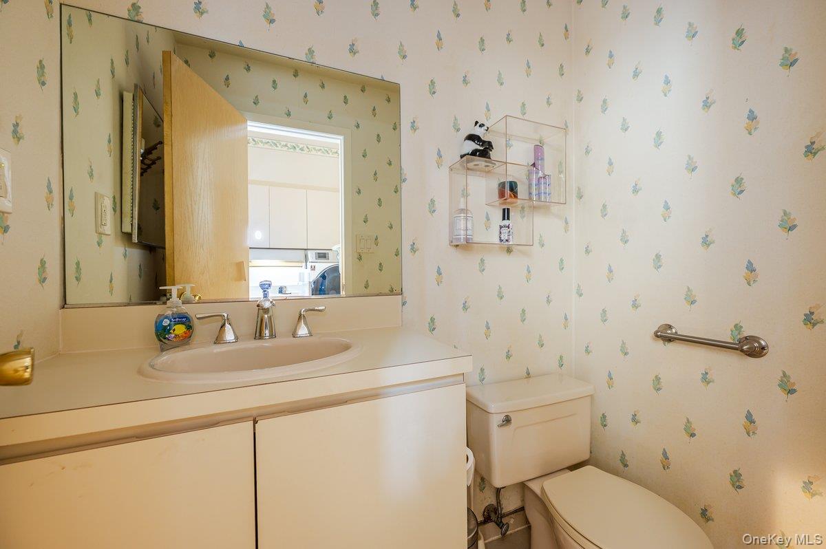 40 Cayuga Avenue, Atlantic Beach, NY 11509