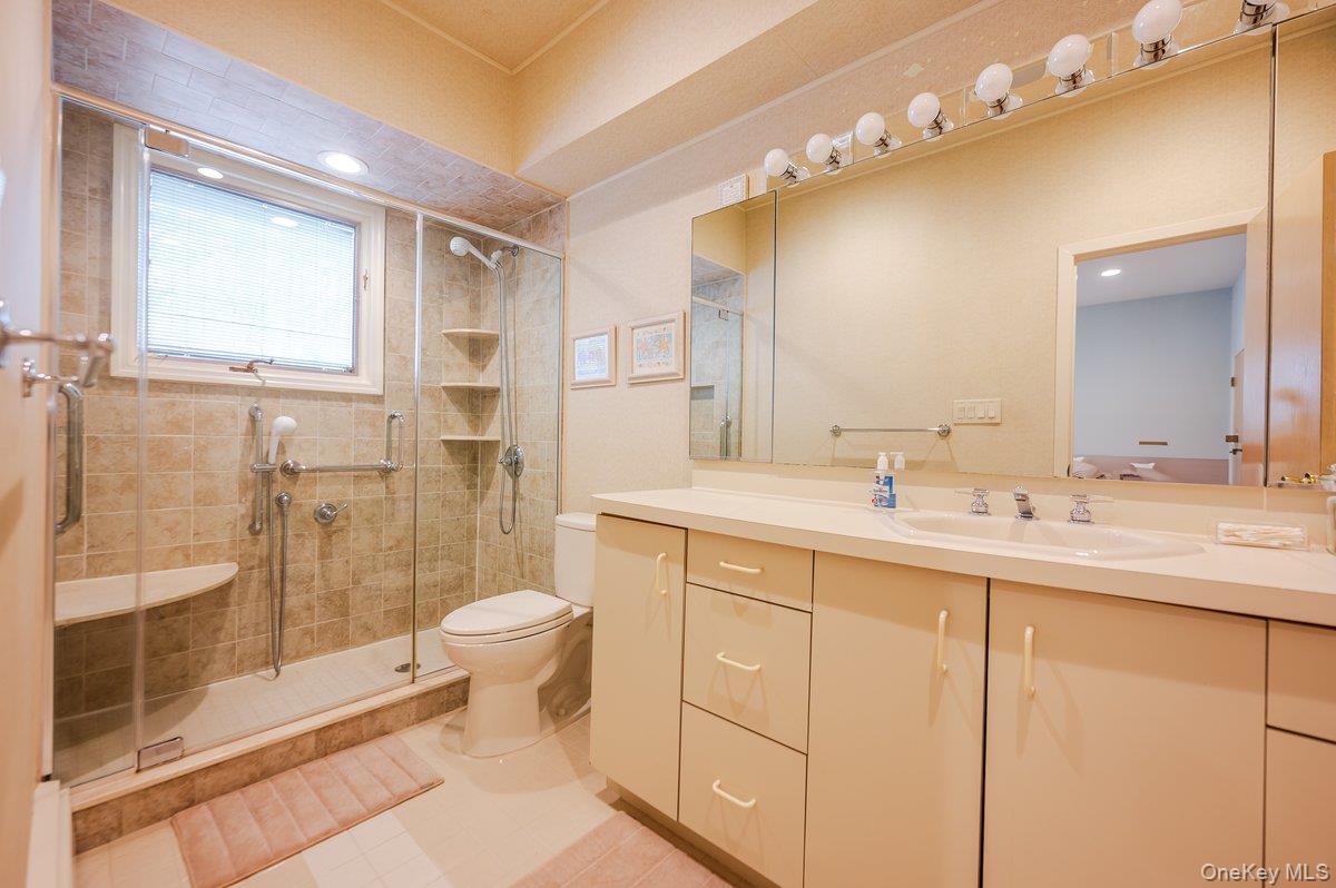 40 Cayuga Avenue, Atlantic Beach, NY 11509