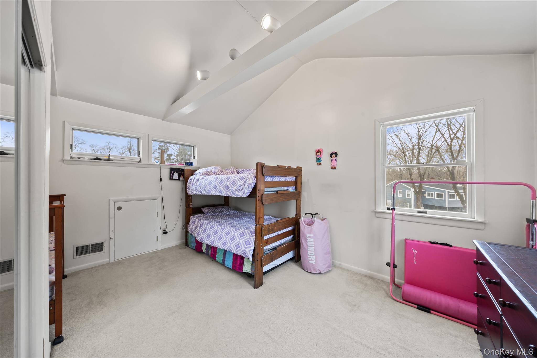 11 Castle Drive, Chestnut Ridge, NY 10977