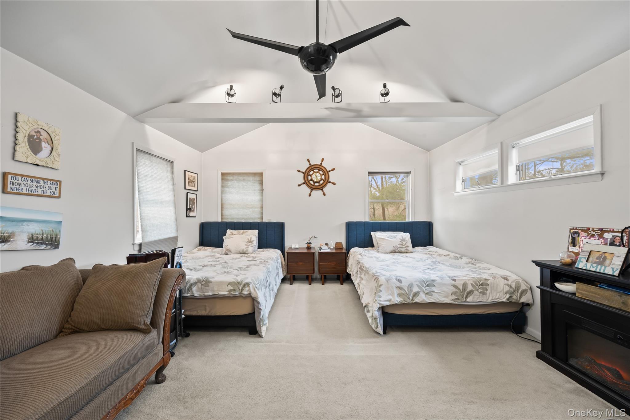 11 Castle Drive, Chestnut Ridge, NY 10977