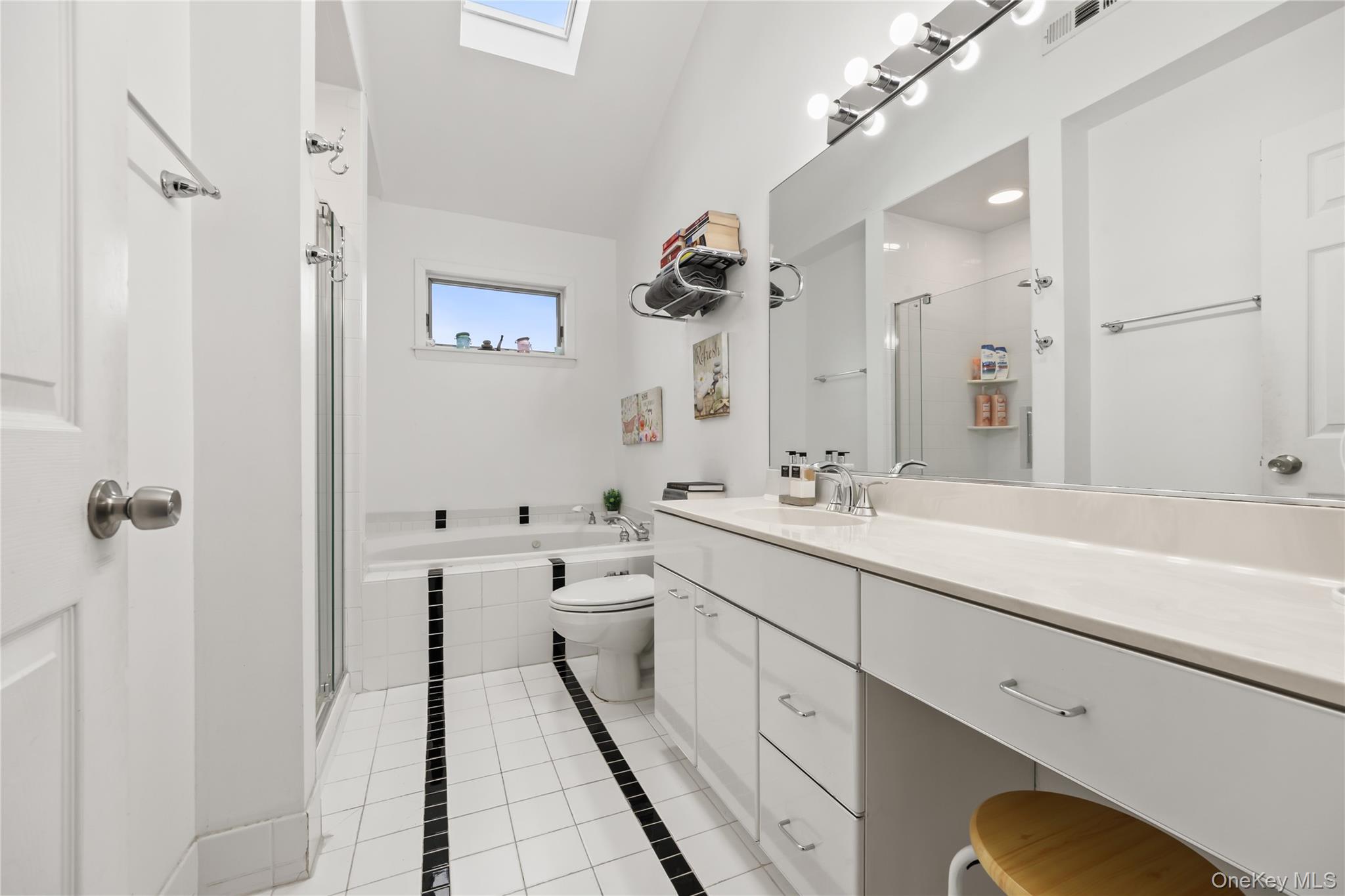 11 Castle Drive, Chestnut Ridge, NY 10977