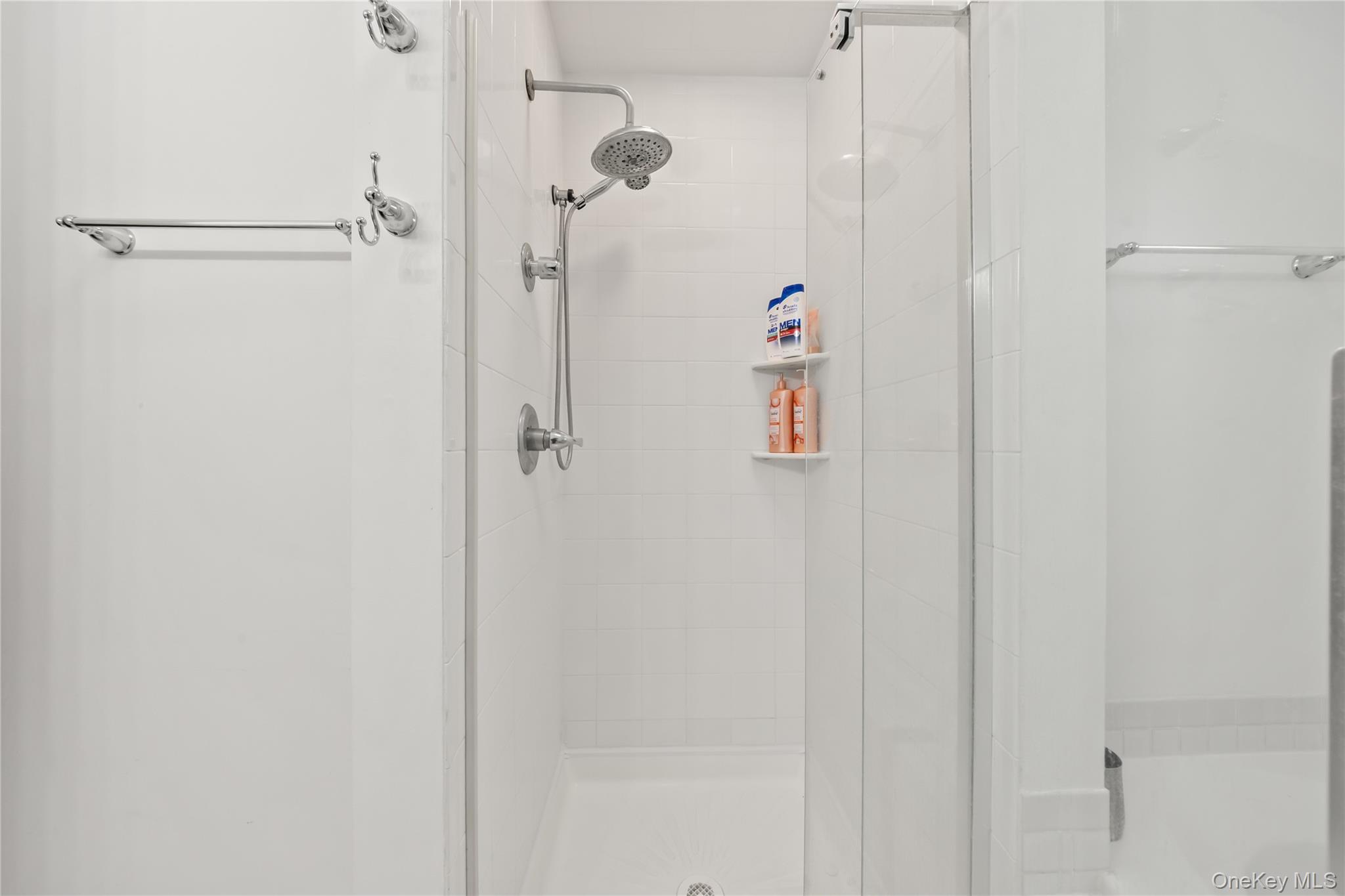 11 Castle Drive, Chestnut Ridge, NY 10977