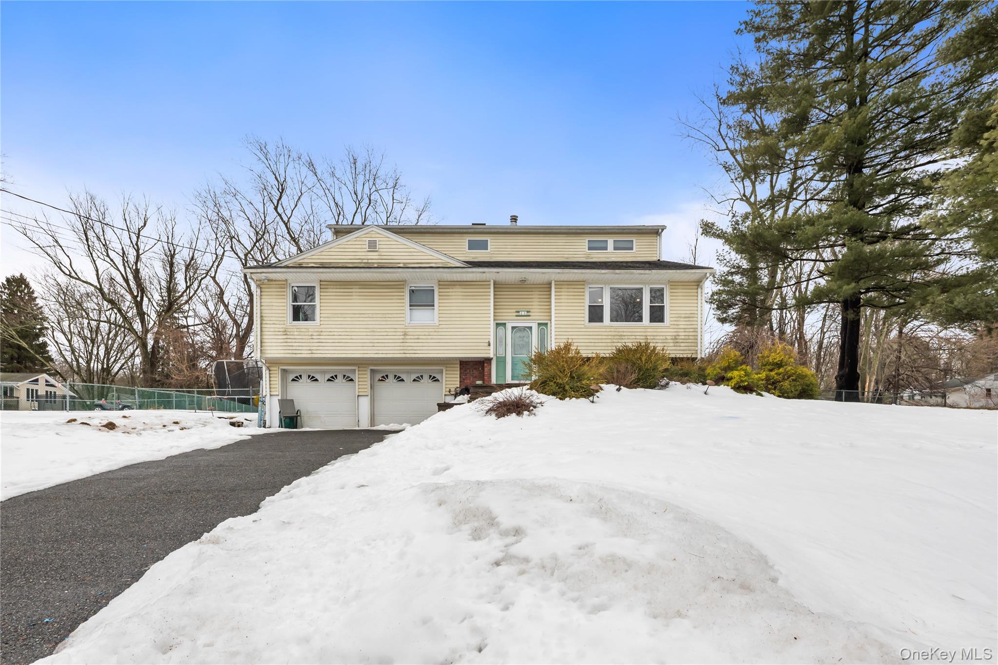 11 Castle Drive, Chestnut Ridge, NY 10977