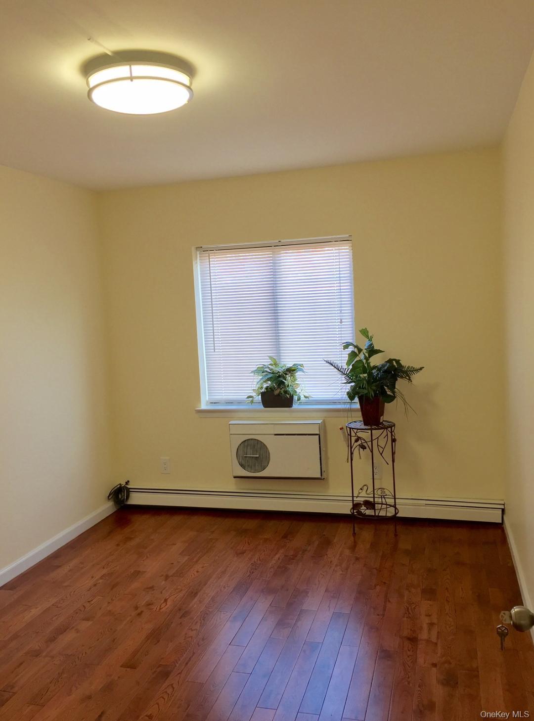 71-35 Sutton Place # 3Fl, Fresh Meadows, NY 11365